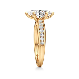 Asteria Radiant Diamond Band