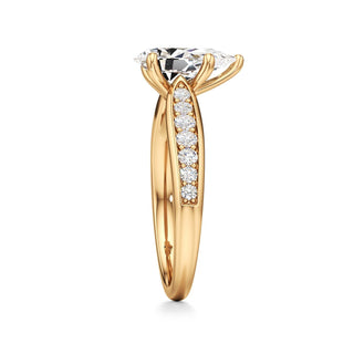 Asteria Radiant Diamond Band