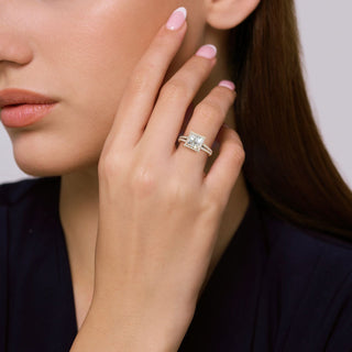Cassia Radiant Halo with Split Diamond Band