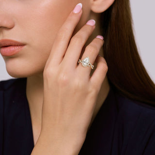 Ilaris Round Halo with Twisted Diamond Band